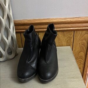 Arizona Jean Company Black Ankle Booties